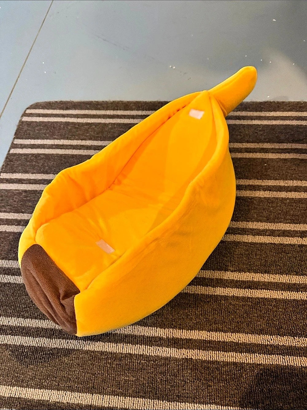 Banana cat bed